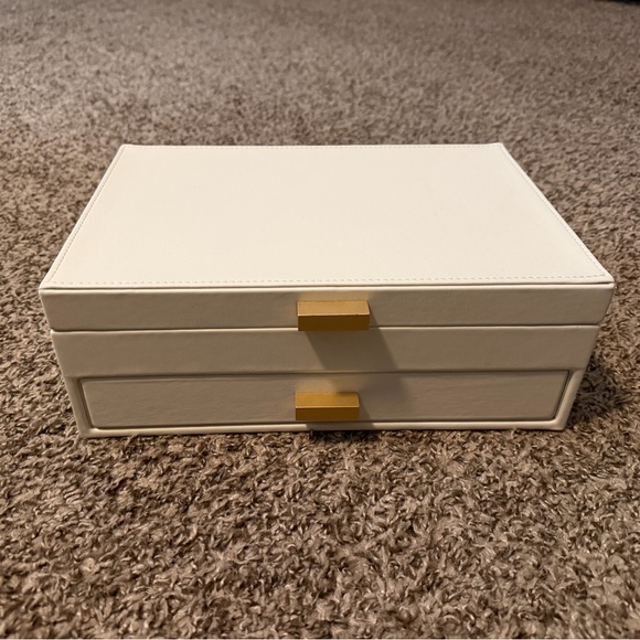 Jewelry Organizer - Picture 1 of 6